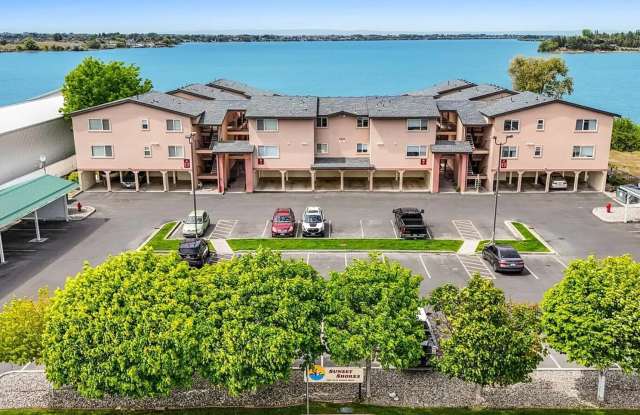 Lake Front Condo! Available NOW! Gallery 3