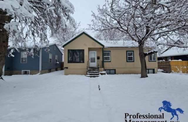 611 Custer Ave photos photos