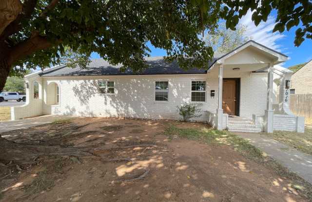 Fresh‑Start Haven – Move‑In Ready 3‑Bed Gem! - 1016 North 11th Street, Lamesa, TX 79331