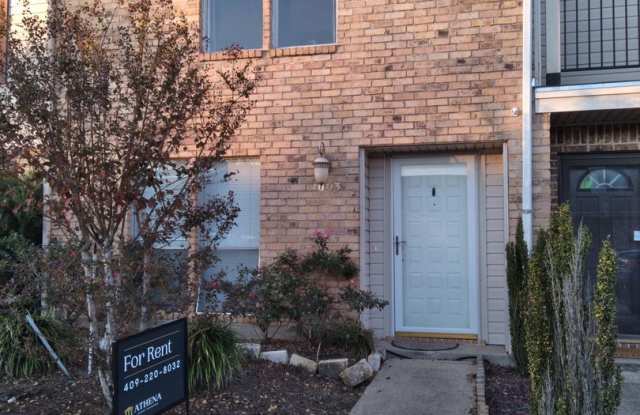 2 Bedroom, 2.5 Bath, 2 Car Garage Townhouse! photos photos