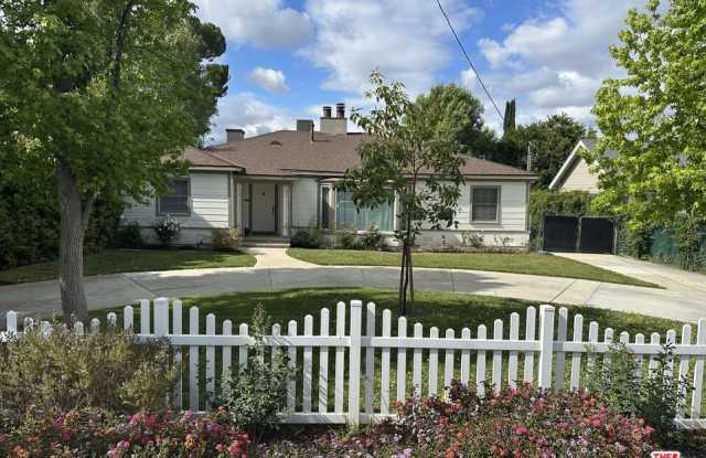 23017 Sylvan St photos photos