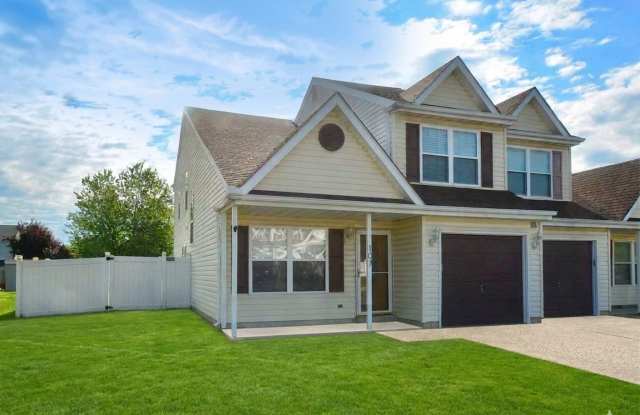 Stunning and Beautifully Updated Twin Home 3 Bedroom - Fenced In Backyard with a Basketball Court Gallery 1