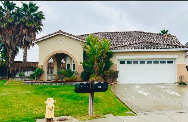 Single-Story 4 Bed, 3 Bath home in Shadow Lakes Brentwood - 811 Oakmont Court, Brentwood, CA 94513