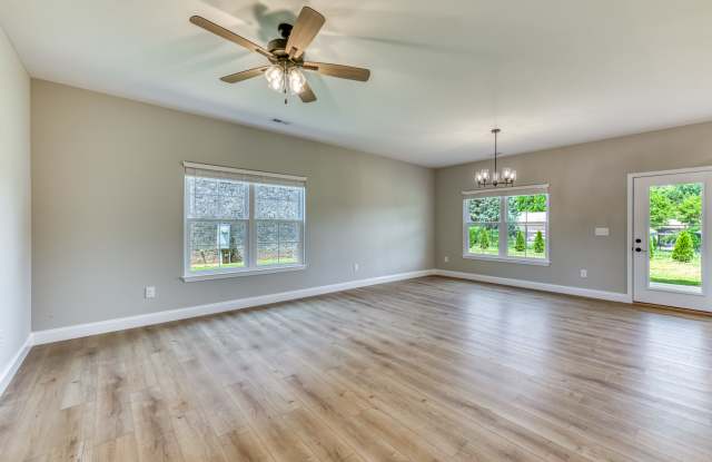 209 University Pkwy Gallery 3