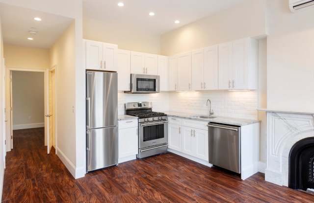 MASSIVE 3 bed 2 bath in the South end..... HUMUNGOUS!!! photos photos