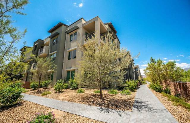 FULLY FURNISHED OR UNFURNISHED 1 BEDROOM CONDO IN SUMMERLIN! - 11250 Hidden Peak Avenue, Summerlin South, NV 89135
