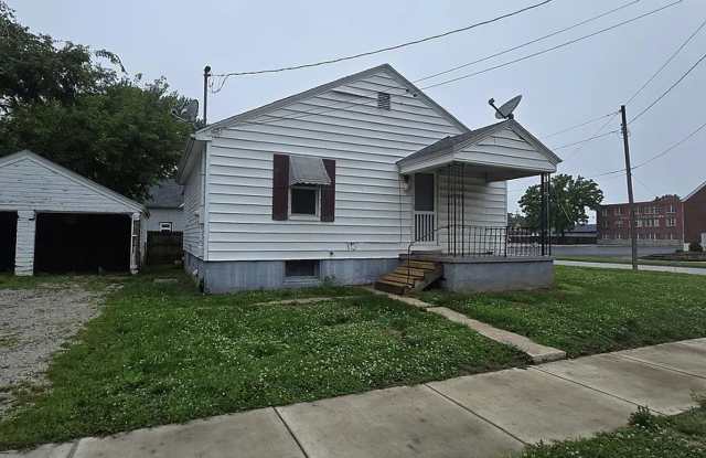 2 bed 1 bath 2 car garage Gallery 1