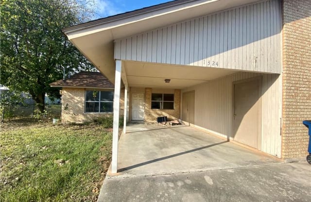 1324 S Mesquite - 1324 South Mesquite Avenue, New Braunfels, TX 78130