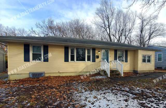 Beautiful 3 Bed/1 Bath Home in KCMO-Available NOW!! photos photos