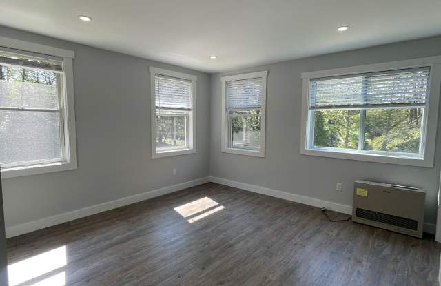 90 Knickerbocker Road photos photos