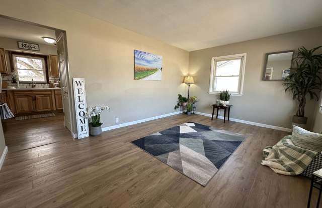 Remodeled 3 bed, 1 bath home for rent in Northeast Waterloo Gallery 3