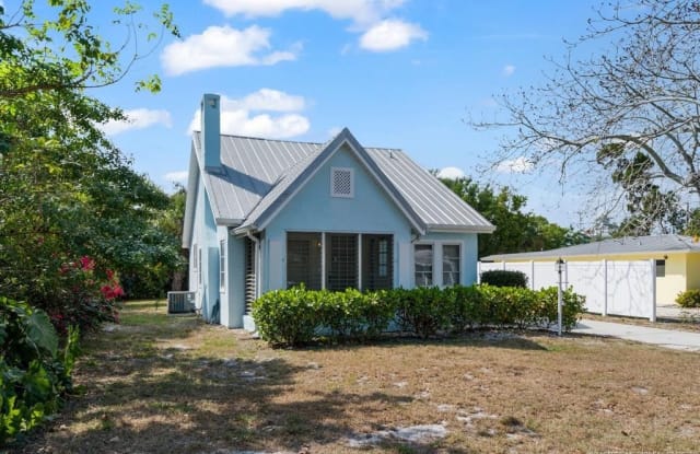 416 SE Hibiscus Avenue - 416 Southeast Hibiscus Avenue, Stuart, FL 34996