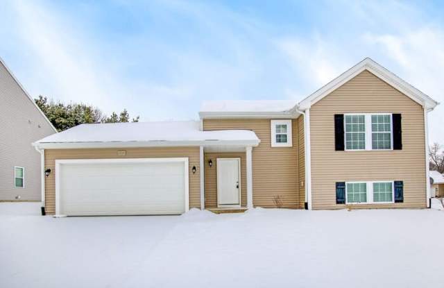 1207 Pinewood Drive - 1207 Pinewood Drive, Greenville, MI 48838