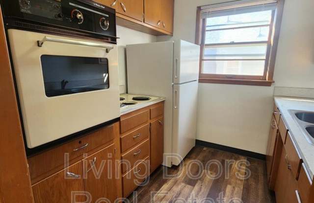 1027 Garfield St 3 photos photos