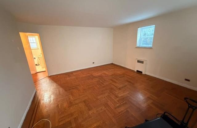 1843 Yates Avenue Gallery 1