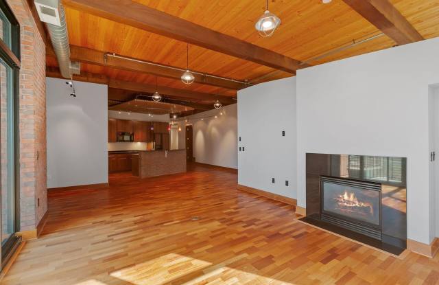 100 2nd St NE Gallery 4