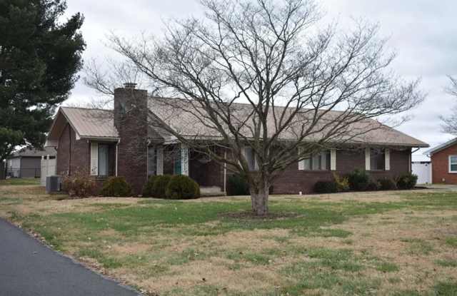 Spacious 3-Bedroom Ranch for Rent in Franklin, KY! photos photos