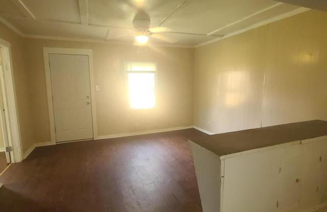 1032 N Railroad Avenue Gallery 3