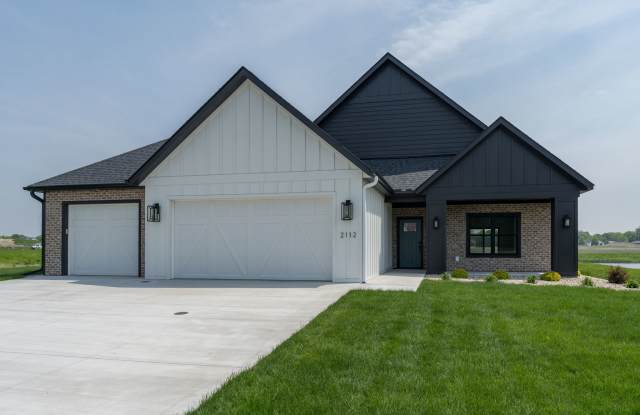 2112 Deerwood Drive photos photos