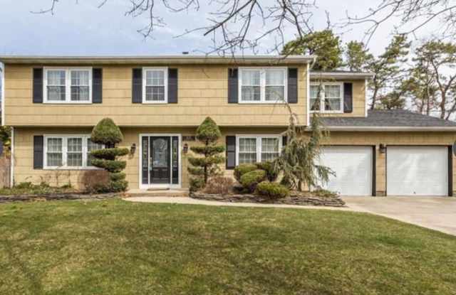 5 Bedroom Single Family Home in Toms River - 925 Broadway Boulevard, Pine Lake Park, NJ 08757 5 Bedroom Single Family Home in Toms River - 925 Broadway Boulevard, Pine Lake Park, NJ 08757