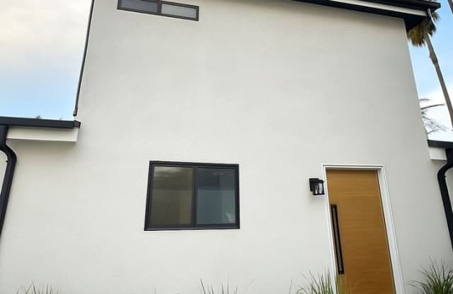 5417 Gentry Ave photos photos