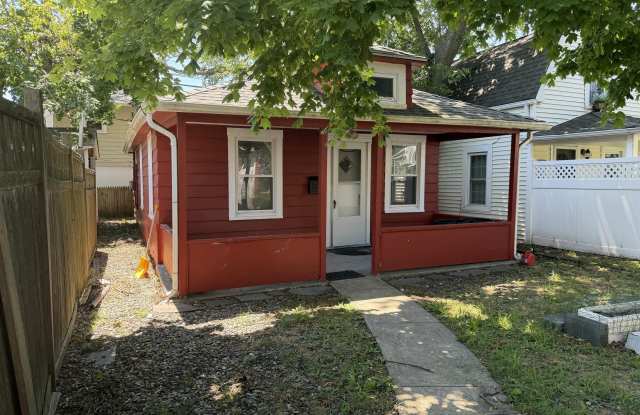 405 1/2 Brinley Avenue Gallery 2