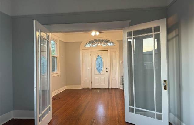 4318 N ROBERTSON Street Gallery 2