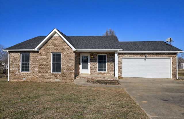 Beautiful 3 Bedroom 2 Bath Home - 1015 Monica Drive, Clarksville, TN 37042