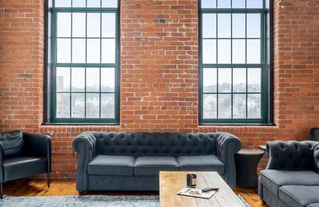 589 Atwells Avenue Gallery 3