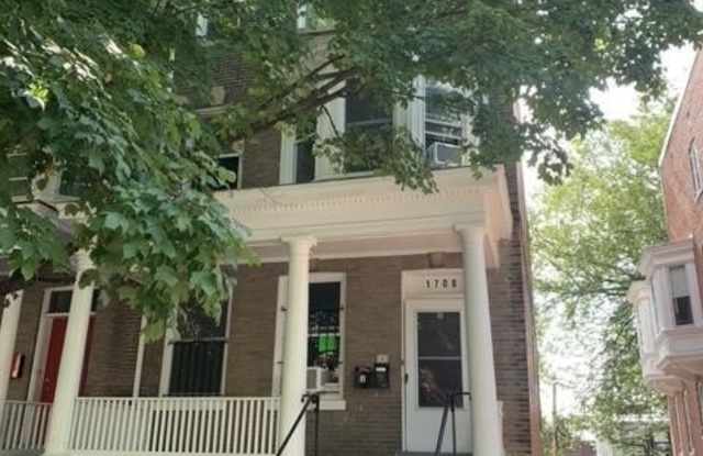 1708 KILBOURNE Place NW unit: 2 photos photos