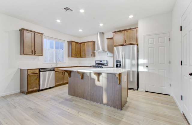 5 bedroom Rocklin Solar Home! Gallery 4