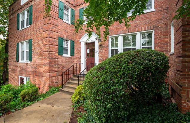1821 N RHODES STREET Gallery 2