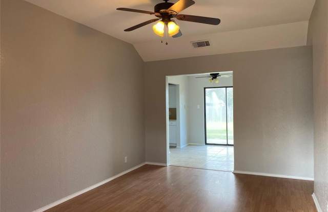 204 Brook Circle Gallery 2
