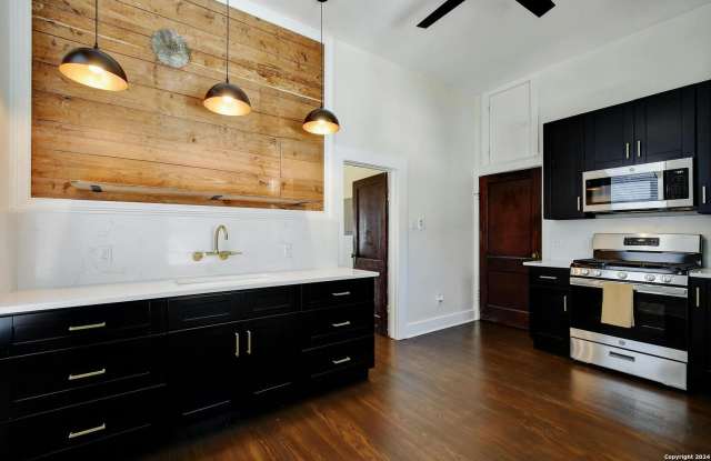 423 W Woodlawn Ave photos photos