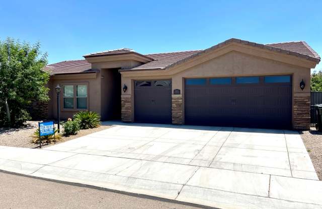 Beautiful 3 Bedroom Home in Central Kingman! photos photos