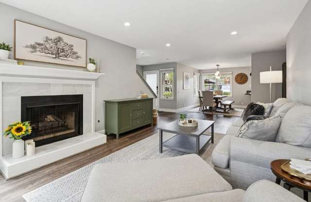 641 Centre Ct - 3 bedroom | 2.5 bathroom | Single family home photos photos 641 Centre Ct - 3 bedroom | 2.5 bathroom | Single family home photos photos