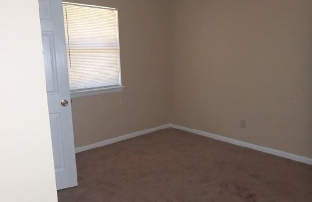 South Square Apartments Gallery 4