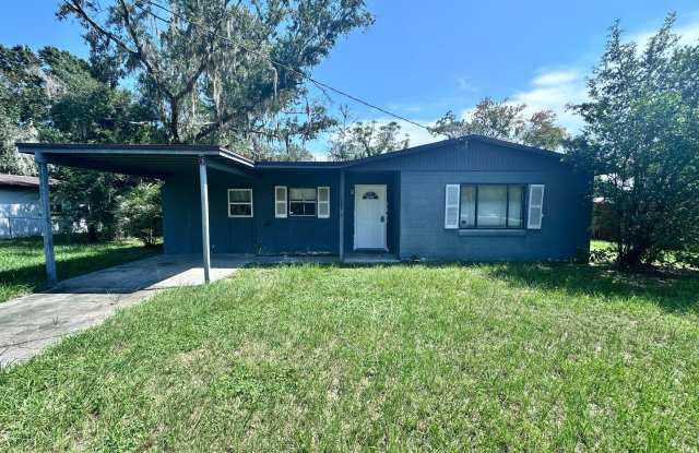 Roomy Home with Privacy, Outdoor Space  Prime Location photos photos