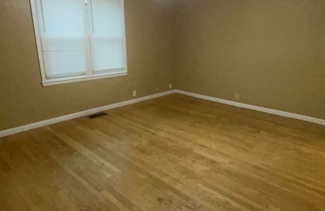 2017 N Rosewood Ave - Charming 3-Bedroom Home with Eat-In Kitchen, Front Porch & Included Appliances! Gallery 3