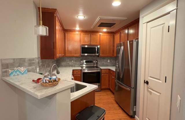 Charming 2BR Condo in West Linn Gallery 4
