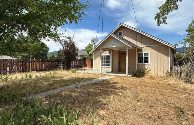 Cute 2 Bedroom Home - Pets Allowed photos photos