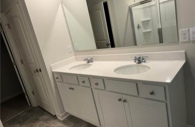 471 Stoneybrook Dr Gallery 2