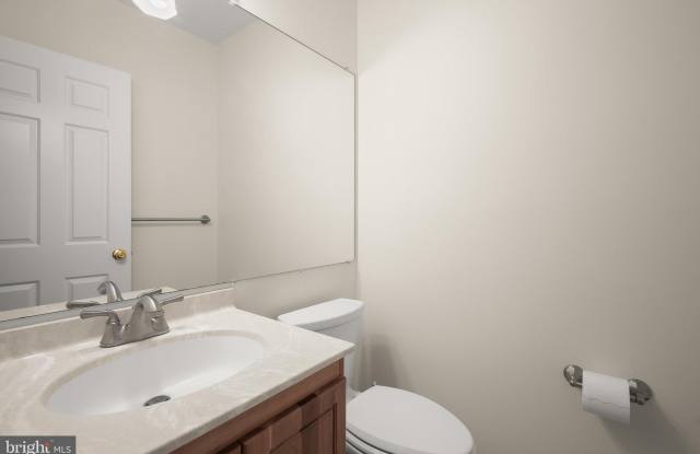 3287 SUTTON Place NW Gallery 3