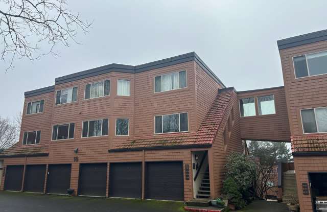Spacious Mt. Park Lake Oswego Condo - Large Patio/Deck!! photos photos