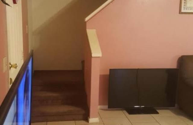 Coming soon!! 3BED 2BATH $1668/Month and $5,000 DOWN OR CASH PRICE $305K!!!!(67TH AVE & INDIANSCHOOL) Gallery 4