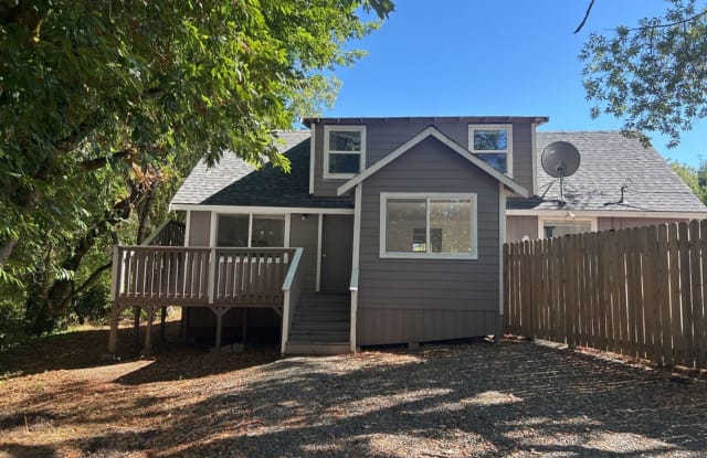 549 Timber Ln - 549 Timber Lane, Garberville, CA 95542