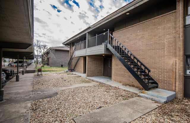 305 S 7th St - 305 South 7th Street, Rogers, AR 72756