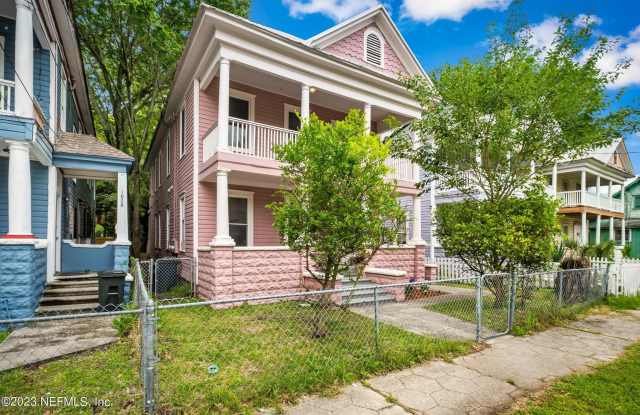 1834 WALNUT Street Gallery 4