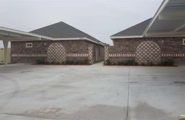 2510 E Garfield Avenue unit: 2 photos photos