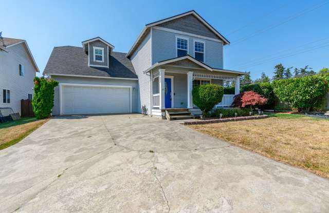 Spacious Three Bedroom Home with Office and Fully Fenced Backyard photos photos Spacious Three Bedroom Home with Office and Fully Fenced Backyard photos photos